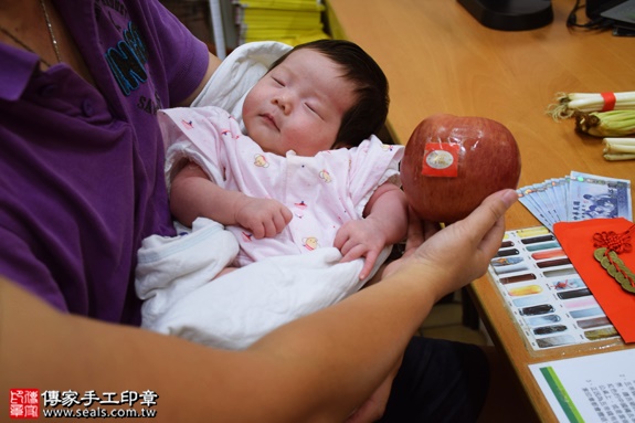 剃胎毛、滿月剃頭、嬰兒剃頭、嬰兒理髮、嬰兒剃髮、嬰兒剃胎毛、嬰兒滿月剃頭、寶寶剃頭、剃胎毛儀式、剃胎毛吉祥話、滿月剃頭儀式、滿月剃頭吉祥話、寶寶剃胎毛、寶寶滿月剃頭理髮、新北永和區剃胎毛、新北永和區滿月剃頭、新北永和區嬰兒剃頭剃胎毛、新北永和區嬰兒理髮、新北永和區嬰兒剃髮、張寶寶(新北永和區嬰兒寶寶滿月剃頭理髮、免費嬰兒剃胎毛儀式吉祥話)。中國風會場，爸媽寶貝免費穿「日中韓」古裝禮服。專業拍照、DVD光碟、證書。★購買「臍帶章、肚臍章、胎毛筆刷印章」贈送：剃頭、收涎、抓周，三選一。2016.09.07  照片9